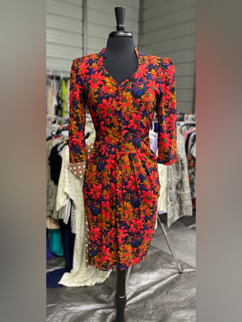Vintage - Floral V-Neck Sheath Dress in Red and Gold